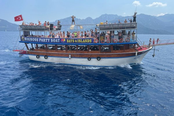 Big Boss Boat Tour (All Inclusive)